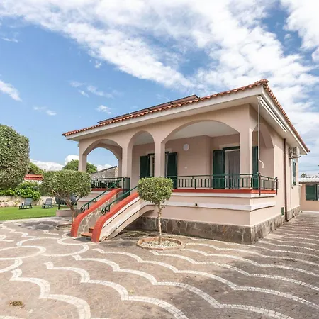 Stunning In Feriehus Castel Volturno